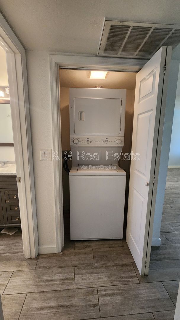 Building Photo - 6819 N 12th St