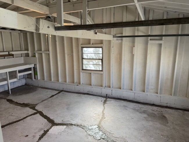 Building Photo - 2 bedroom home with garage available now!