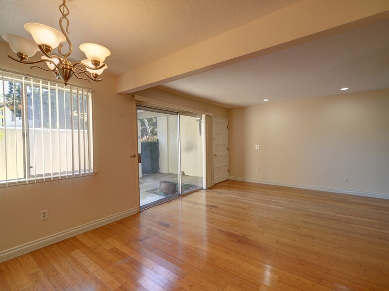 Building Photo - 1750 Prefumo Canyon Rd