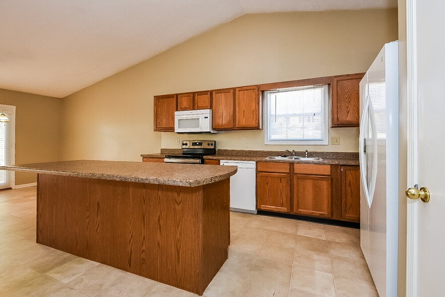 Building Photo - 242 Clarion Rd