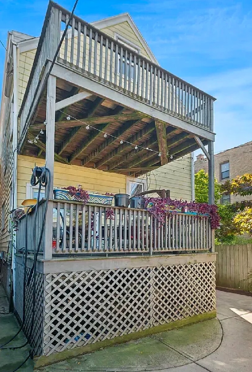 Building Photo - 1618 W Carmen Ave