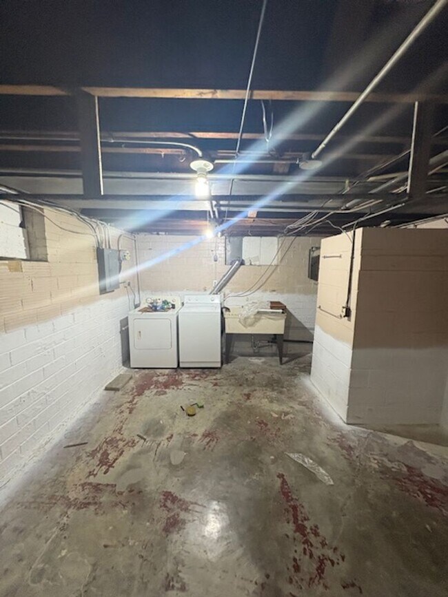 Building Photo - 3110 N Sherwood Ave