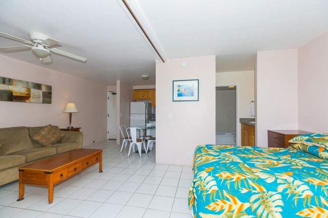 Building Photo - Royal Kuhio 1b1b1parking Fully Furnished i...