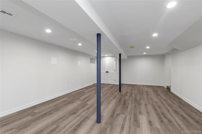 Building Photo - 157 Lincoln Ave