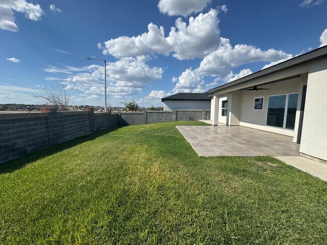 Building Photo - 1504 Ocaso Dr