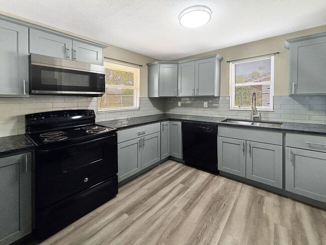 Building Photo - 122 Drew Ave