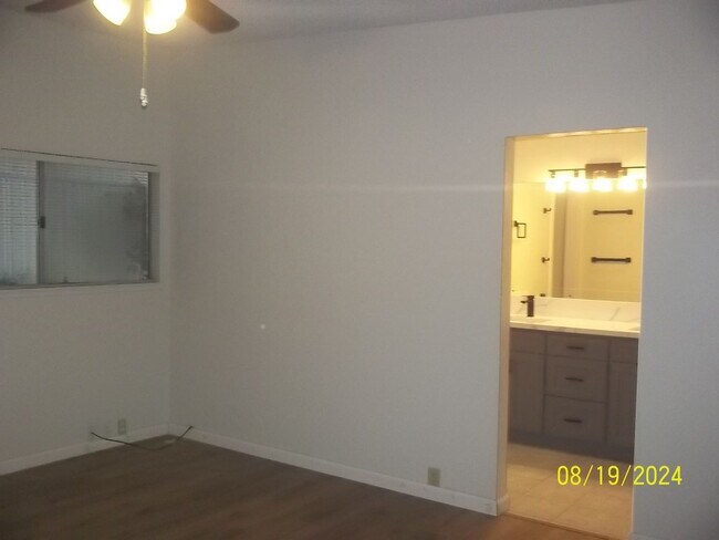 Building Photo - Charming home in Sacramento