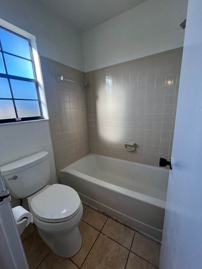 Building Photo - Available Now 2/2 in Port Charlotte