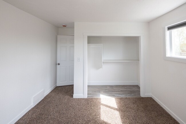 Building Photo - County living - 2 Bed with office space located close to Salem Area - MORE PICS AND VIDEO TO COME