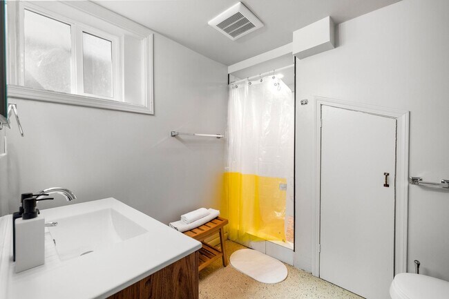 Building Photo - Mid-Century Classic! 3bd/3ba 2700 sf Short Term- FULLY FURNISHED!