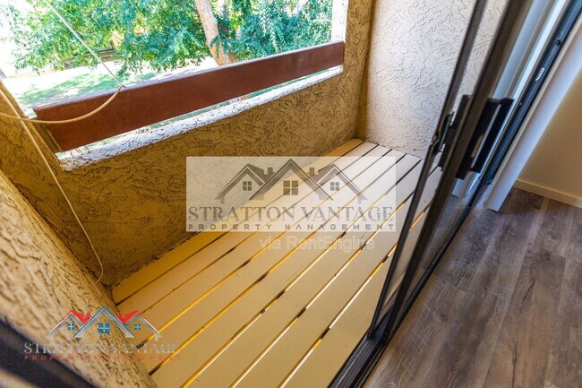 Building Photo - 2165 E University Dr