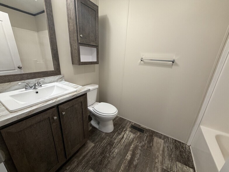 Building Photo - 38070 Ducharme Dr