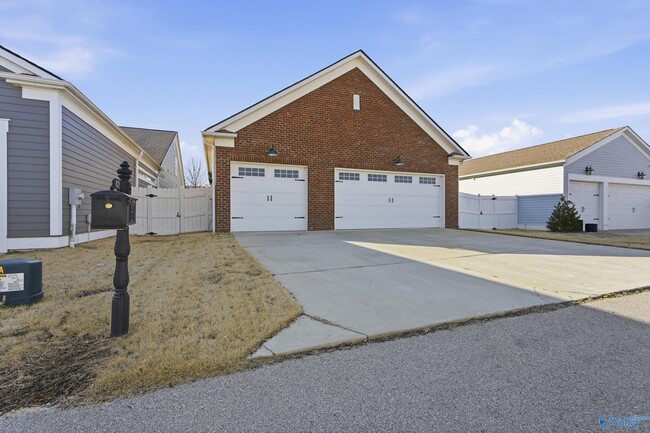 Building Photo - 125 Bur Oak Dr