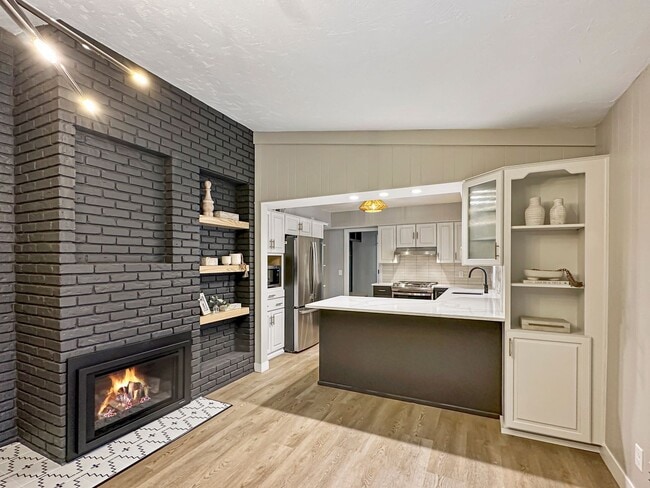 Building Photo - 645 Windemere Curve