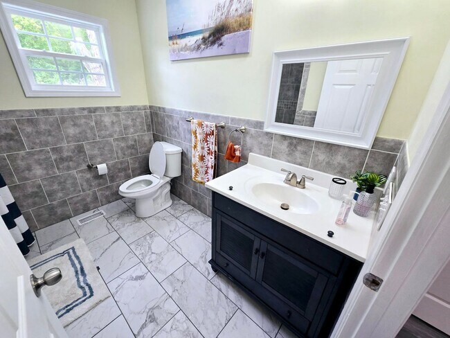 Building Photo - Amazing 4 bed room 3 bathroom home in the country with a large Private lot fully updated!!!!!!!