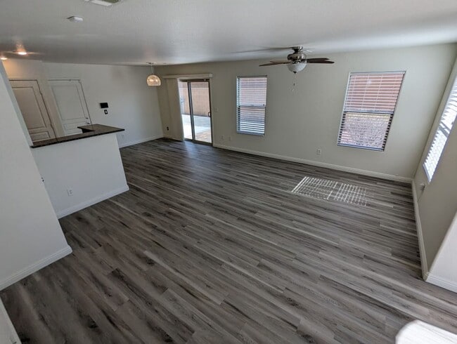 Building Photo - 10807 Mason Hill Ave