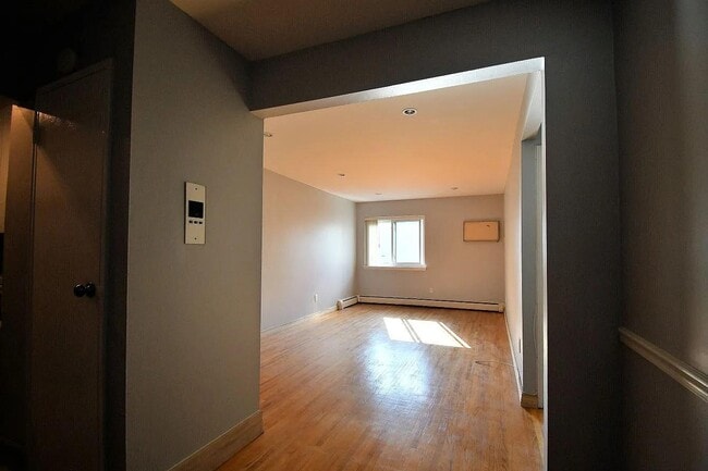 Building Photo - 900 Midland Ave