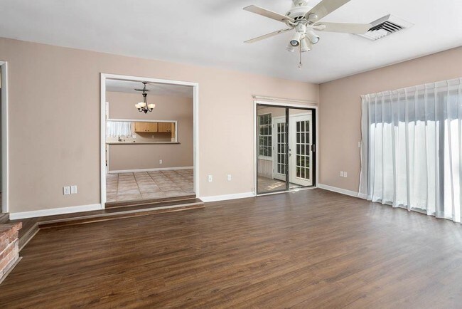 Building Photo - 303 Reynoso Ave