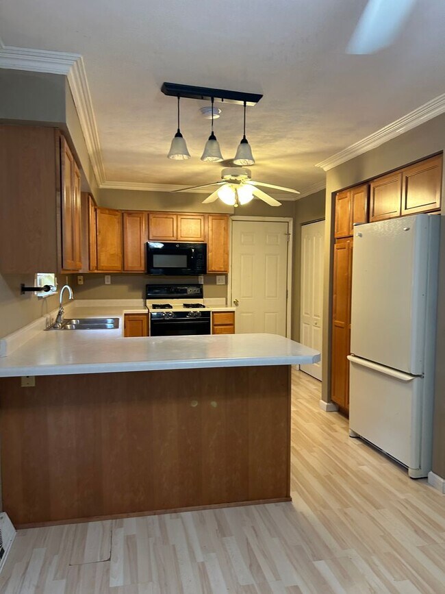 Building Photo - 10 Tanbark Dr