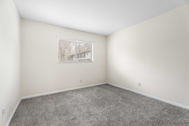 Building Photo - Move-In Ready 2 BR/ 2BA Condo on Southside close to Truman