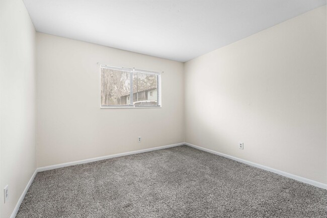 Building Photo - Move-In Ready 2 BR/ 2BA Condo on Southside...