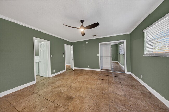 Building Photo - 2680 NE 24th St