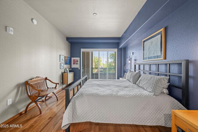 Building Photo - 17 W Vernon Ave