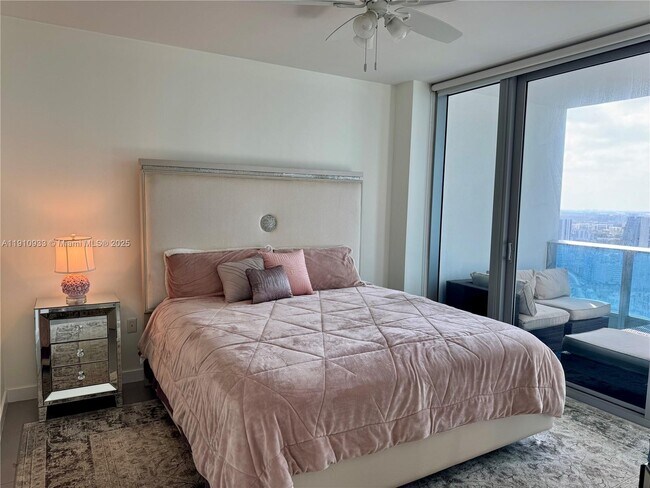 Building Photo - 200 Biscayne Blvd Way