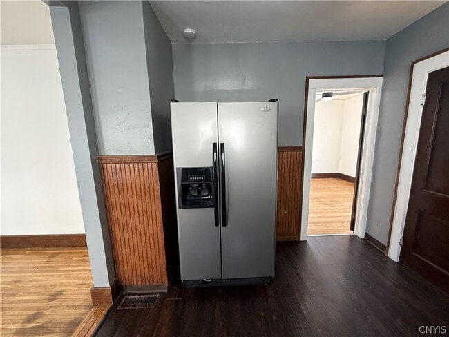 Building Photo - 221 Durston Ave