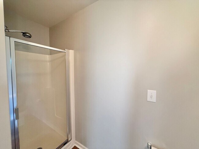 Building Photo - Charming 3BD, 3.5BA Raleigh Home Situated ...