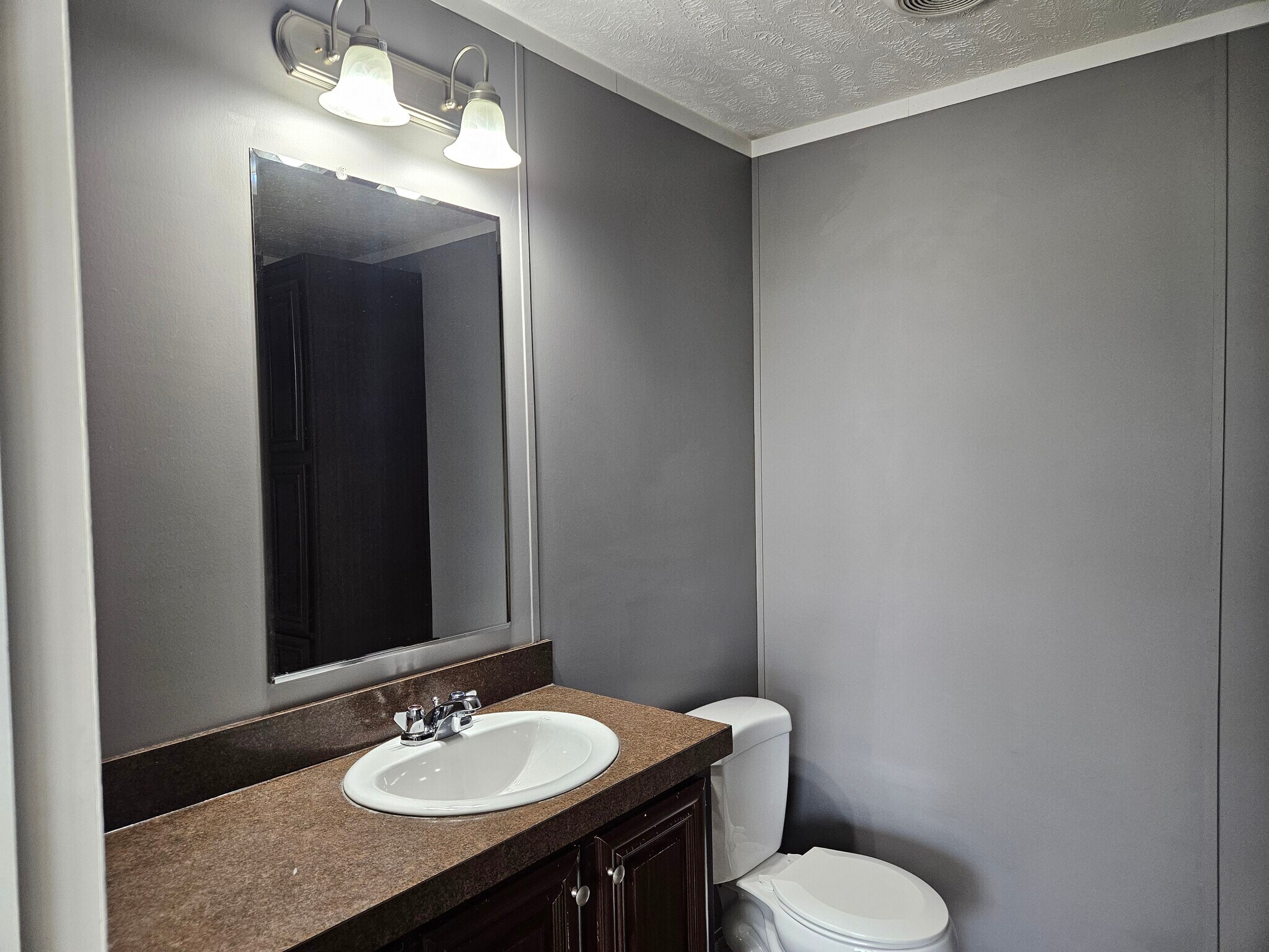 Building Photo - 64 Lynnwood Cir