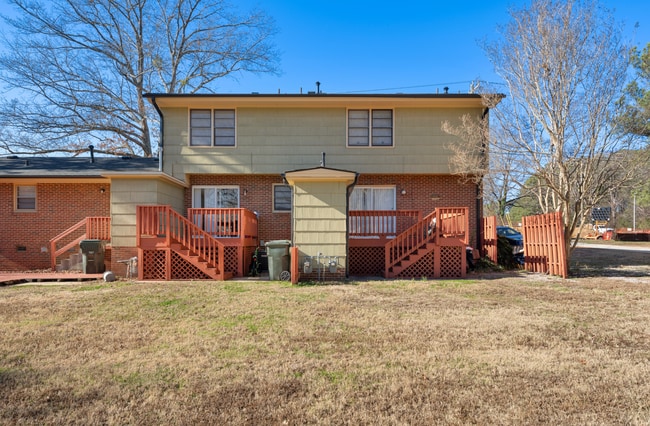 Building Photo - Charming 2-Bedroom townhome available Now!
