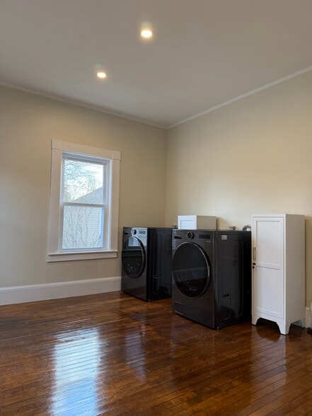 Building Photo - 5 Walker St