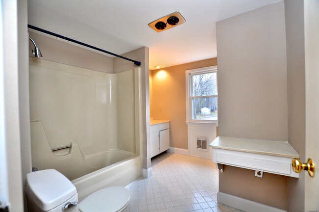 Building Photo - 19 Seneca Rd