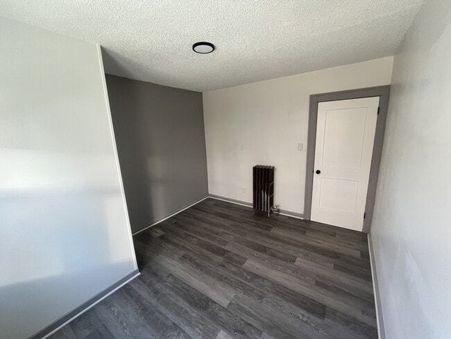 Building Photo - 9142 Yorkshire Rd