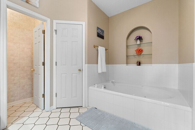 Building Photo - 8432 Millstream Dr