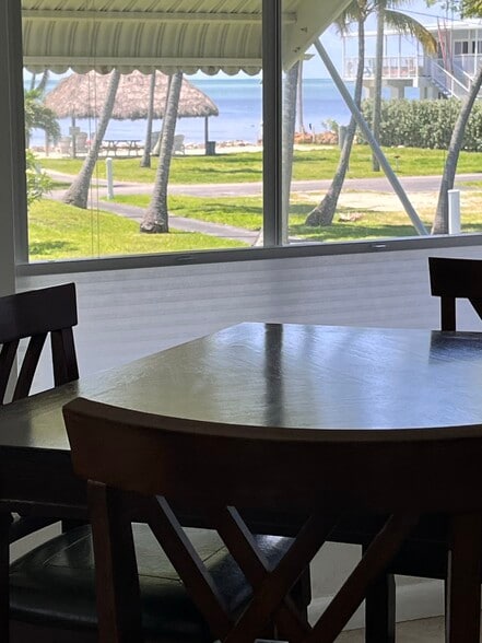 Building Photo - 618 N Silver Cir