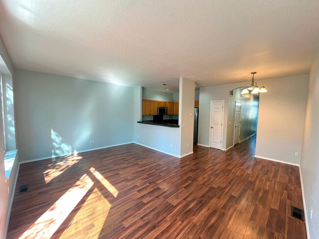 Building Photo - Elegant Arbor Townhome with Open Kitchen, ...