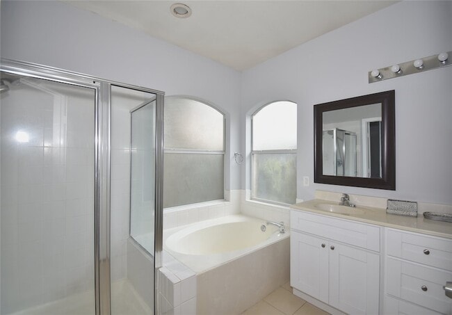 Building Photo - 20703 Whitevine Way