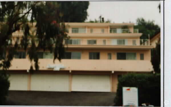 Primary Photo - Sunset View Apartments
