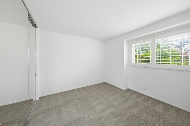 Building Photo - 4 Del Andante
