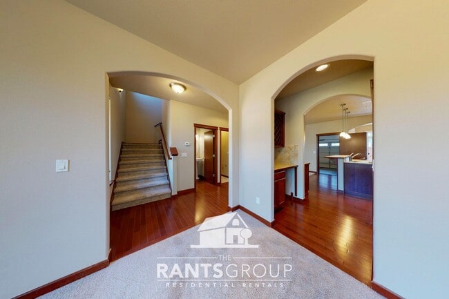 Building Photo - Fantastic Puyallup Neighborhood! Easy Commute to JBLM!