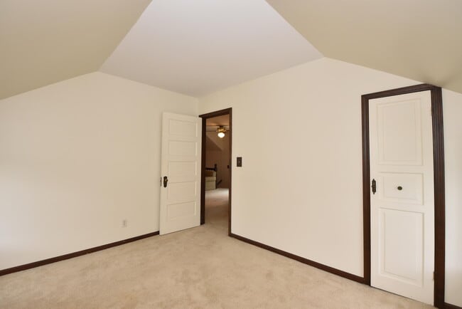 Building Photo - 661 S Lake Shore Dr