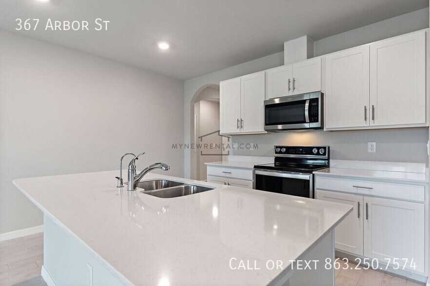 Building Photo - 367 Arbor St