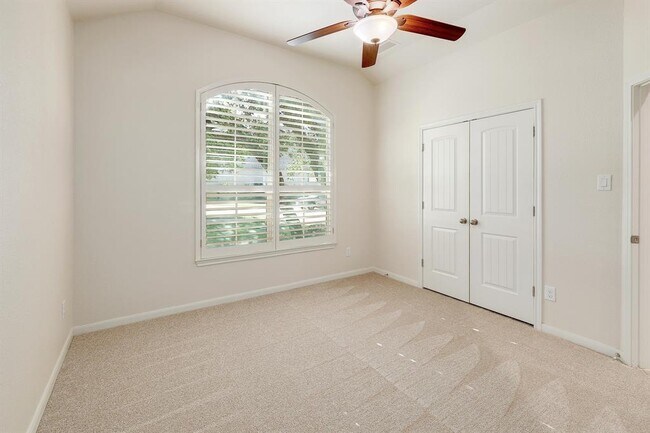 Building Photo - 1200 Falling Hills Dr