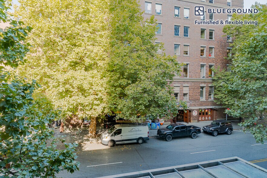 Building Photo - 521 Stadium Pl S