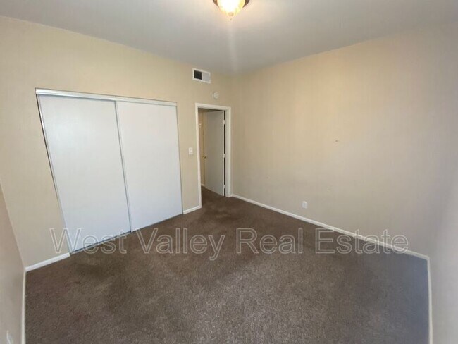 Building Photo - 122 Buena Vista Pl