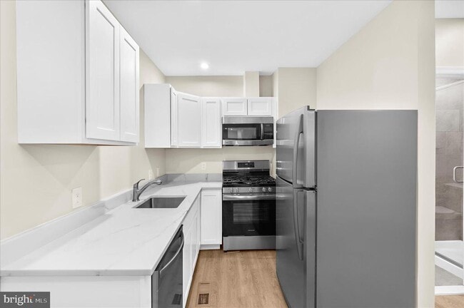 Building Photo - 38 Bloomsbury Ave