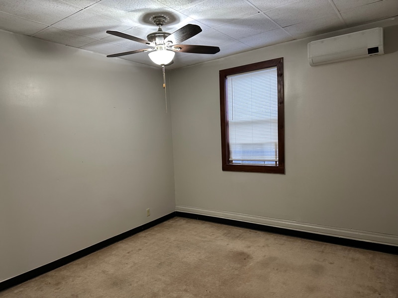 Building Photo - 456-458 Main St