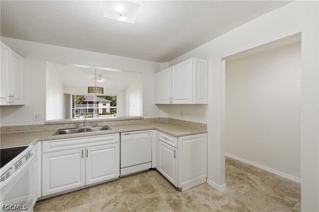 Building Photo - 600 Squire Cir